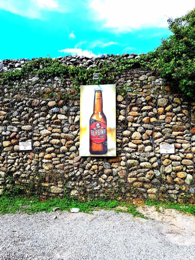Blasina Beer Hostel Бокете Экстерьер фото